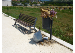 Rifiuti al cimitero