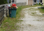Rifiuti al cimitero