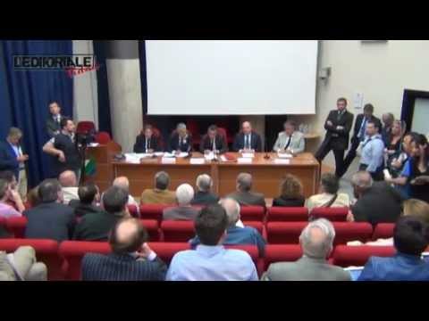 Il Ministro per la Coesione territoriale Fabrizio Barca all'Aquila