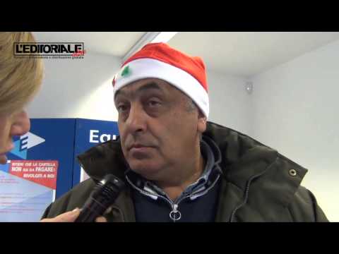 Protesta Dino Rossi davanti la sede di Equitalia